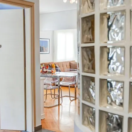 Appartamento One Block From The Sea 10'minutes From Acropolis Atene